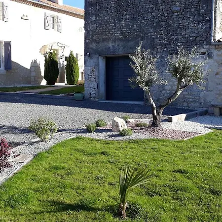 Oda ve Kahvaltı La Mesonnetta Soulignonne